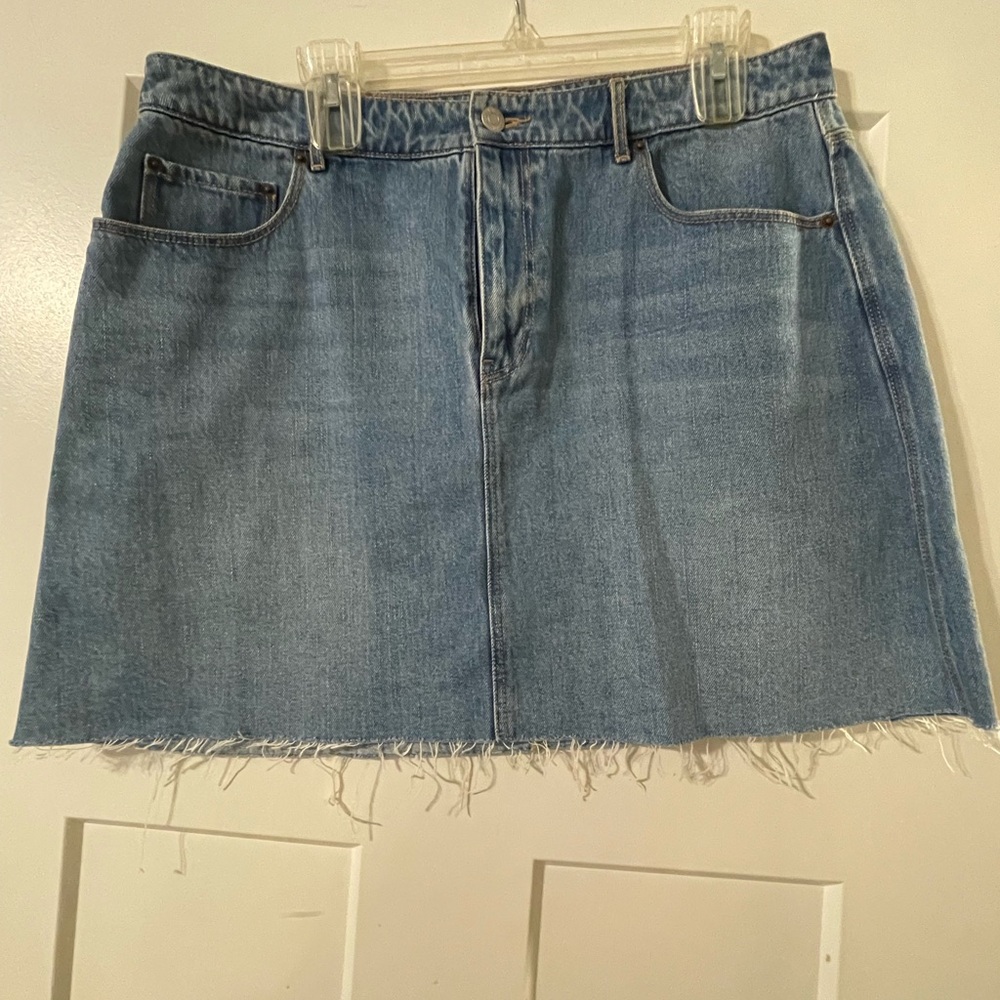 Old Navy raw hem denim skirt NWOT